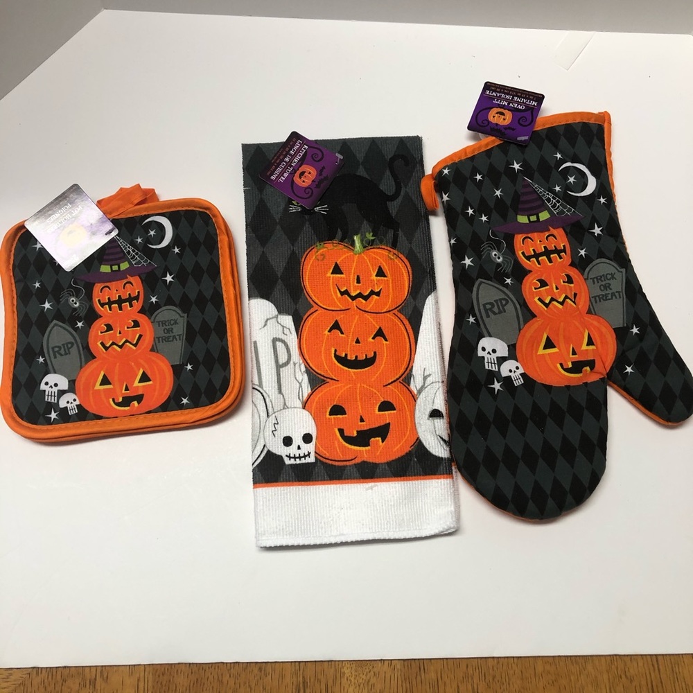 Halloween kitchen linen